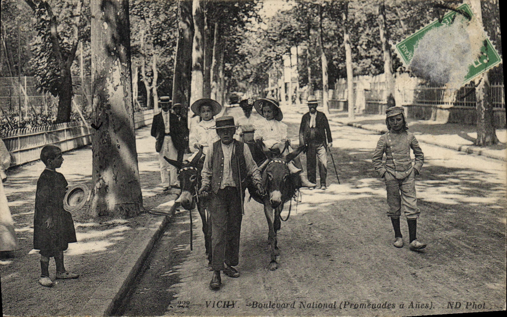 CPA Vichy Boulevard National Promemades a Anes