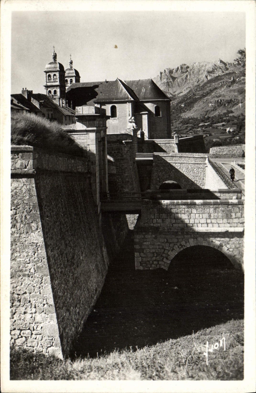 CPA Briancon Hautes Alpes La Porte de Pignerol et la Collegiale Notre Dame 