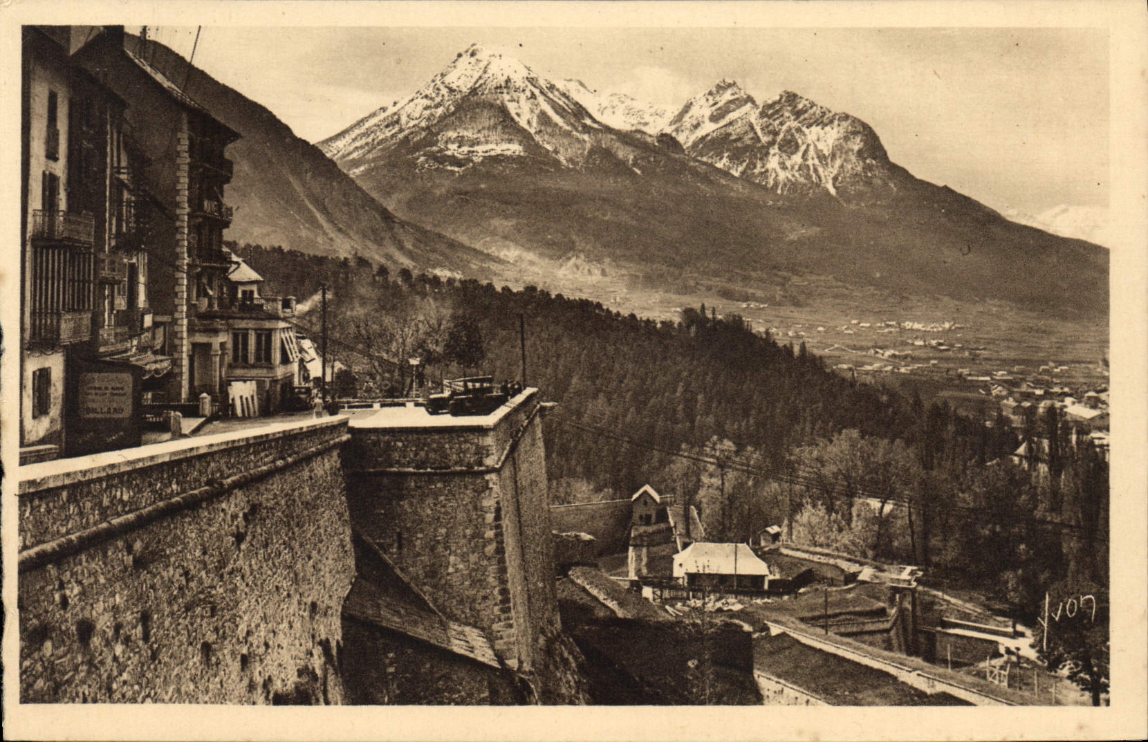 CPA Briancon Htes Alpes Les Remparts 