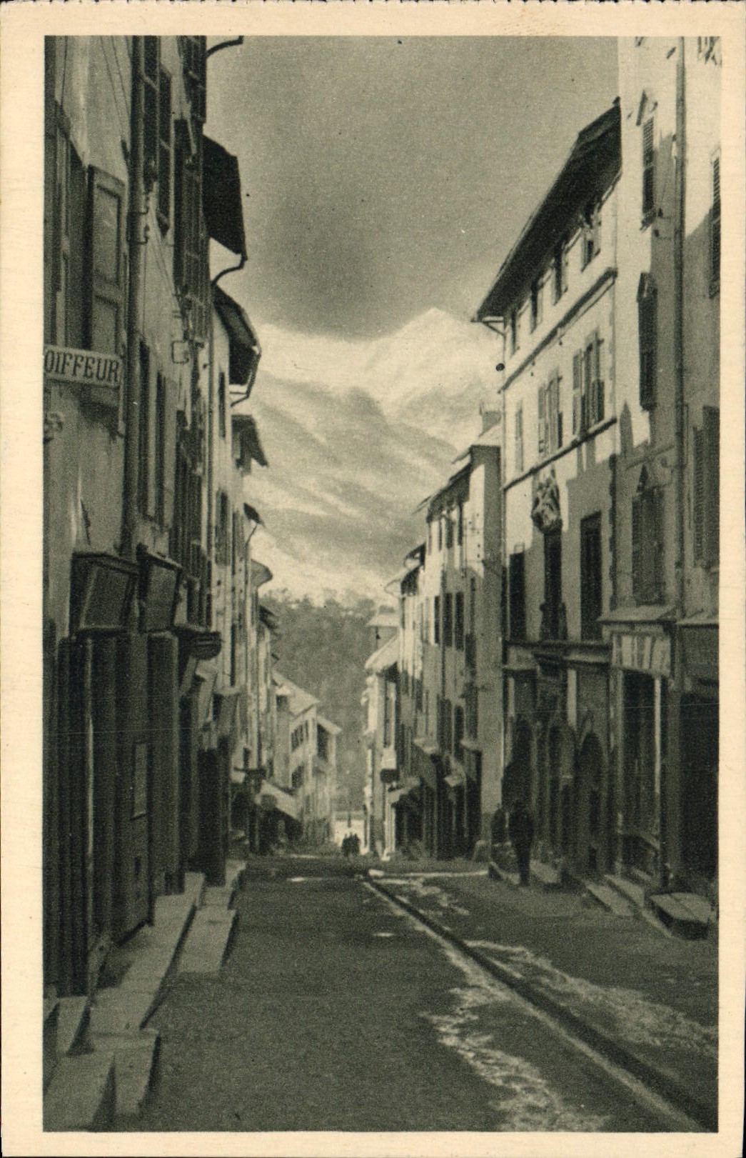 CPA Briancon La Grande Rue Au fond le Pic de Pierre Eyrautz
