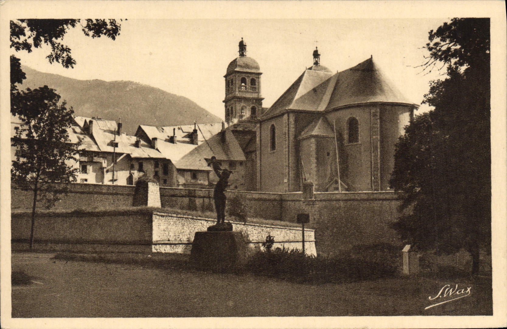 CPA Briancon Le Jardin Public et les Remparts