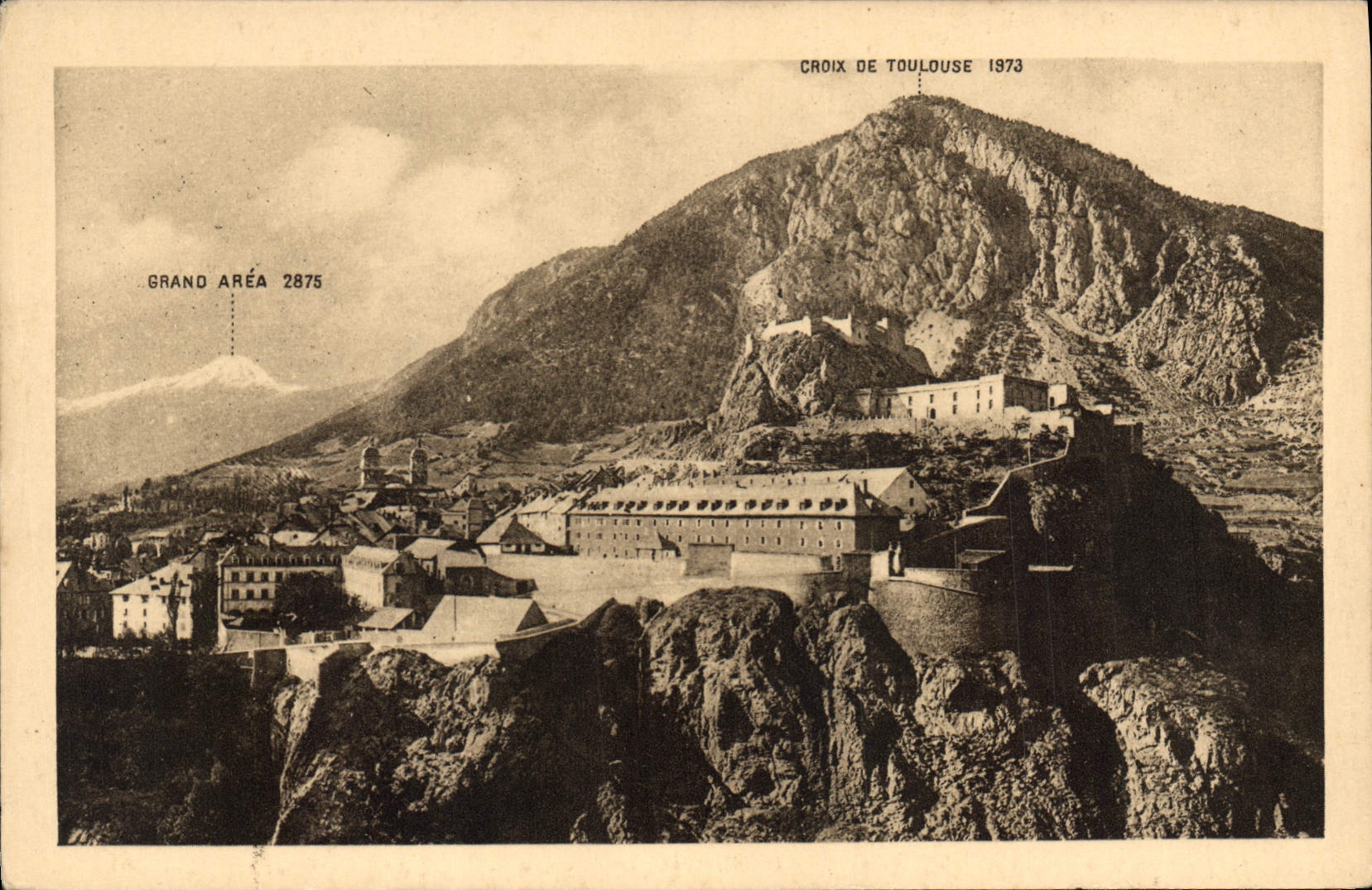 CPA Briancon Fort du Chateau Casernes 