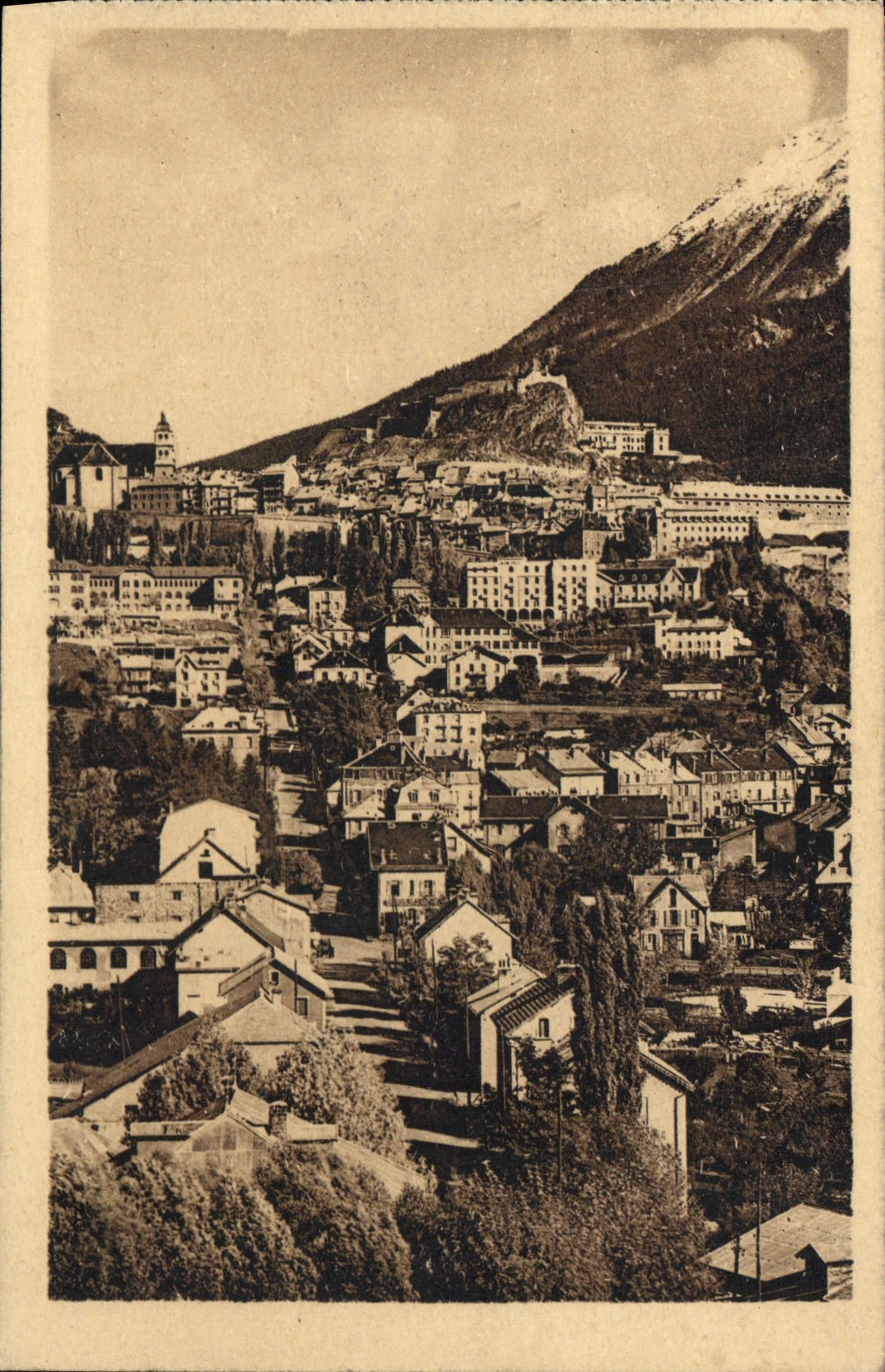 CPA Briancon Vue generale et le Chaussee