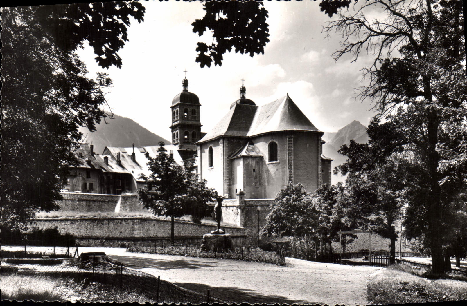 CPA Briancon HA La Cathedrale 