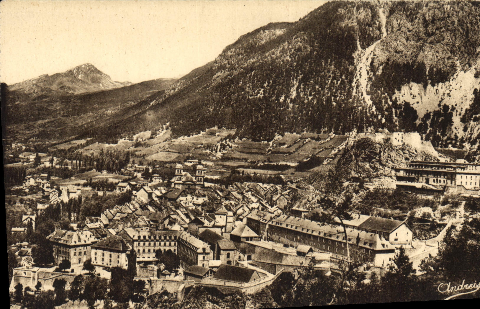 CPA Briancon Le Chateau les Casernes et l'Hopital