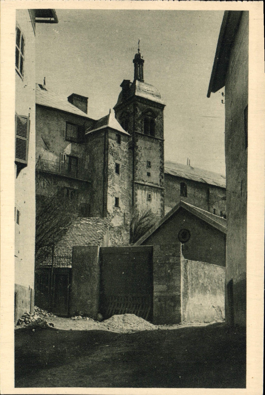 CPA Briancon Rue de l'Hopital et Eglise des Penitents