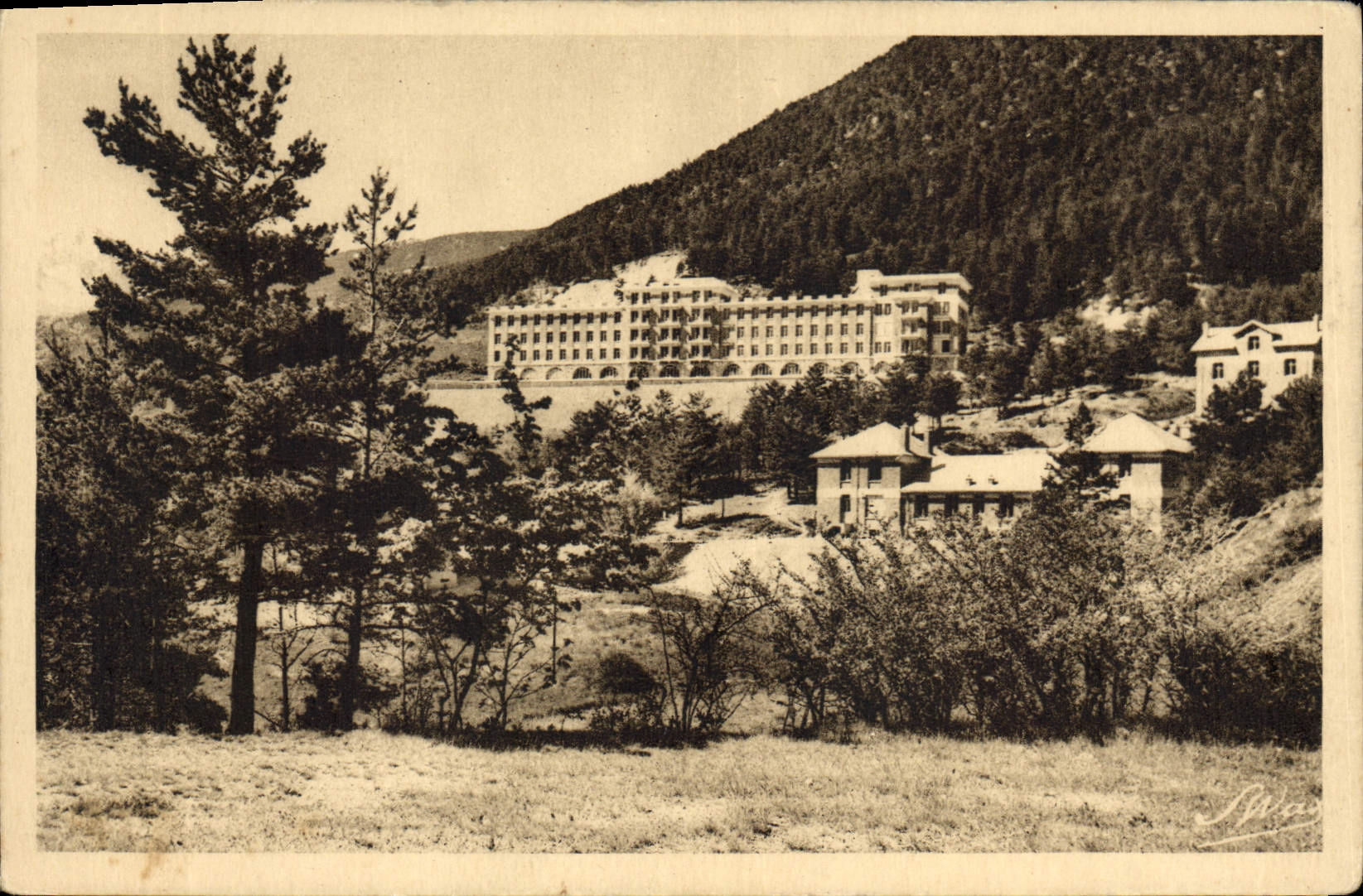 CPA Briancon Sanatorium du Bois de l'Ours A gauche le Grand Area
