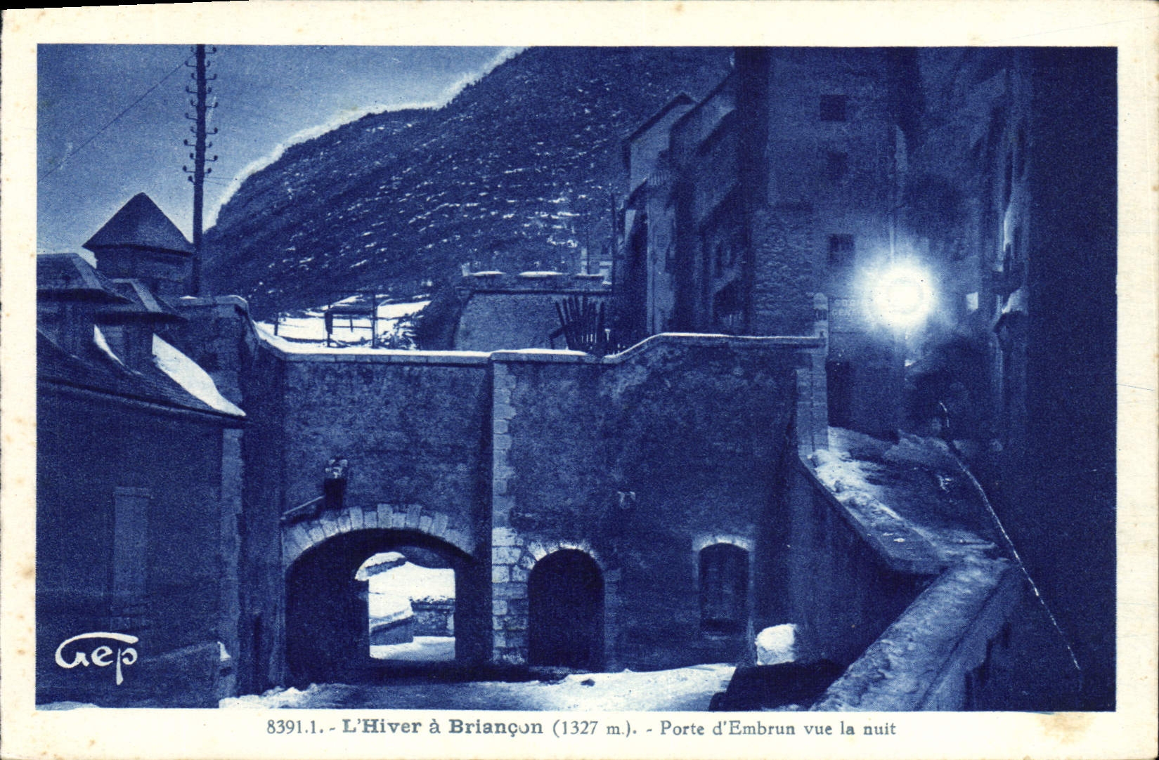 CPA L'Hiver a Briancon Porte d'Embrun vue la nuit