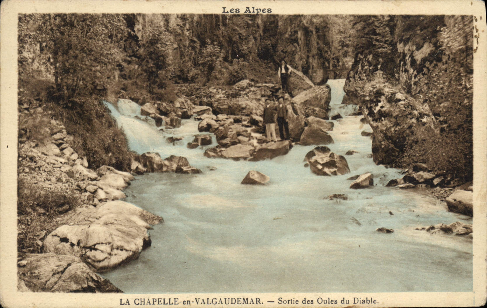 CPA Les Alpes La Chapelle en Valgaudemar Sortie des Oules du Diable