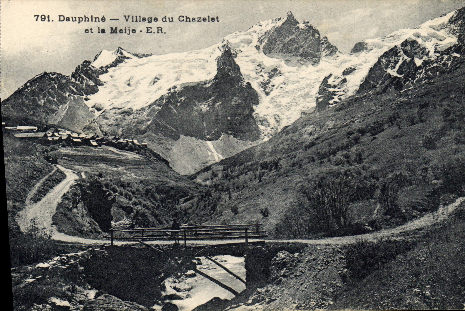 CPA Dauphine Village du Chazelet et la Meije