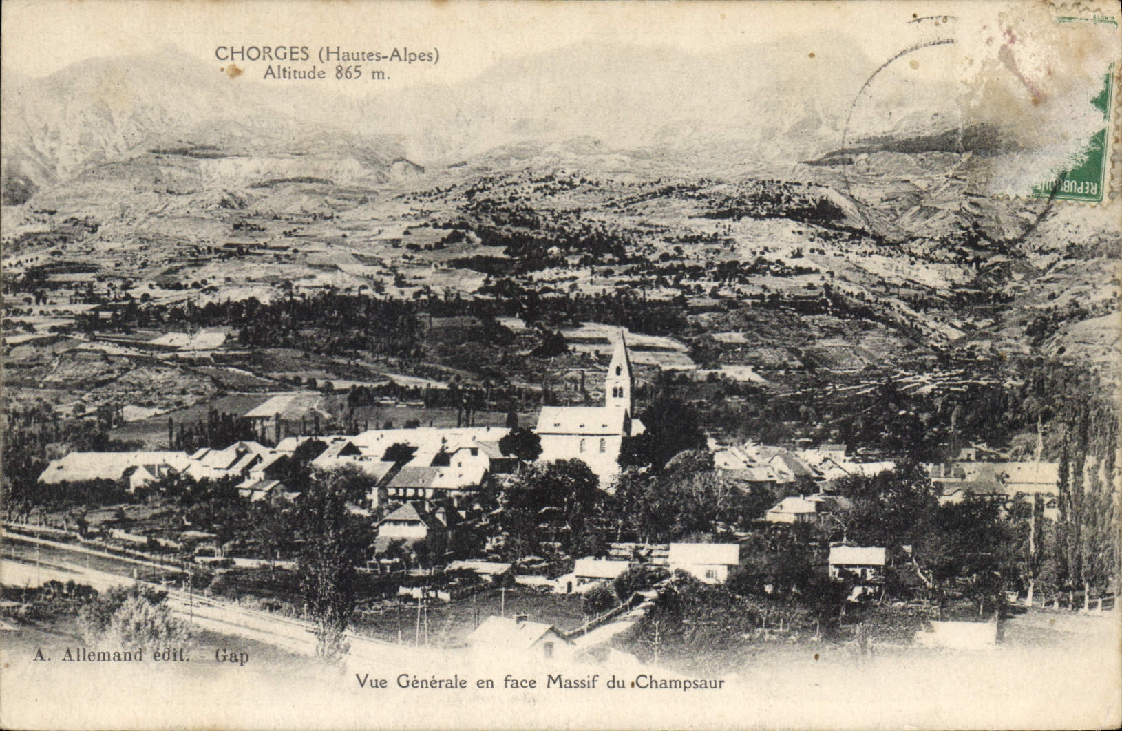 CPA Chorges Hautes Alpes Vue Generale en face Massif du Champsaur