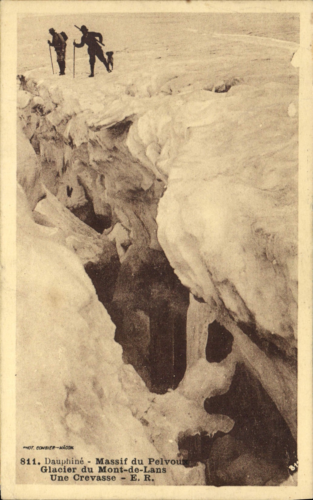 CPA Dauphine Massif du Pelvoux Glacier du Mont de Lans Une Crevasse