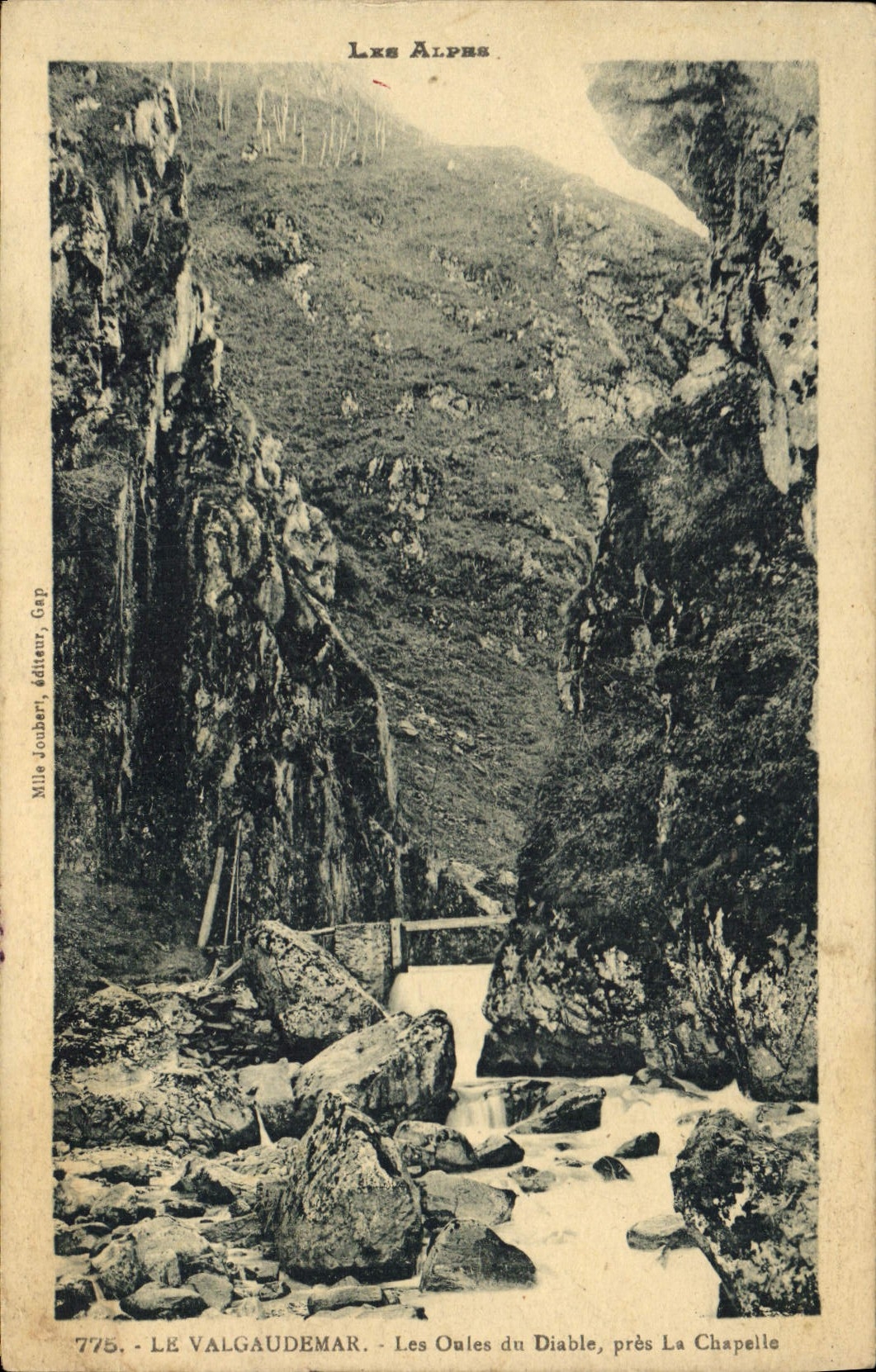 CPA Les Alpes Le Valgaudemar Les Oules du Diable pres la Chapelle