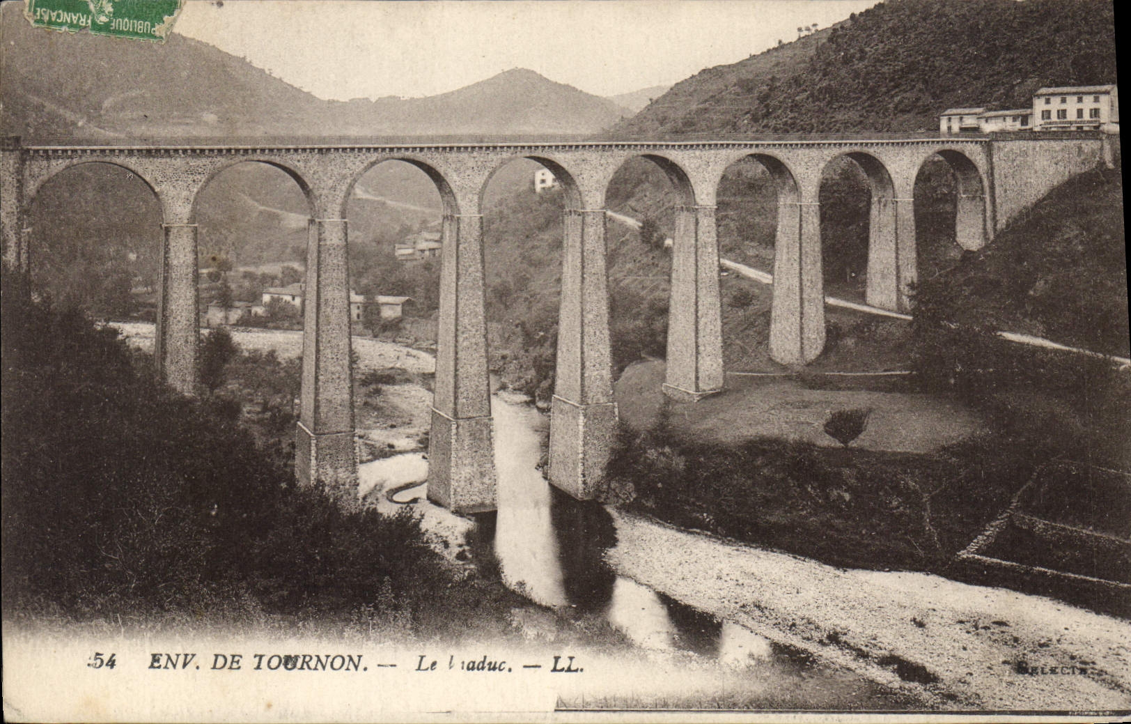 CPA Env de Tournon Le Viaduc 
