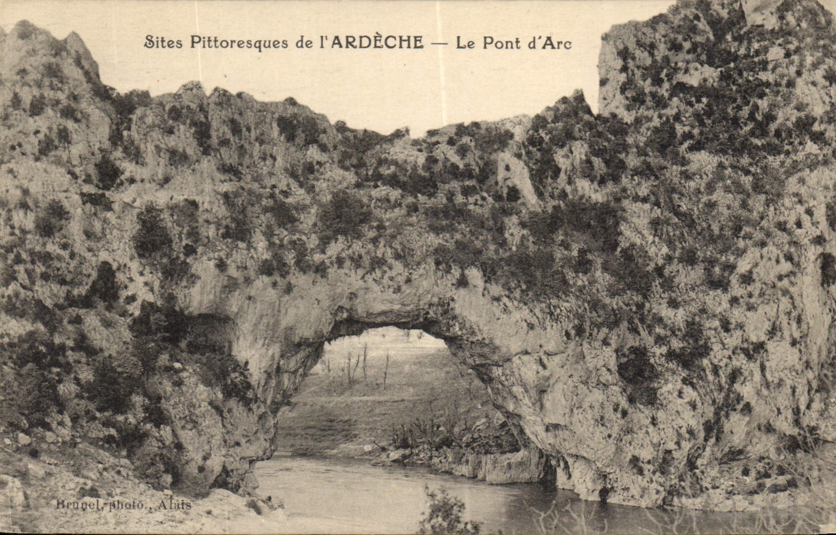 CPA Sites Pittoresque de l'Ardeche Le Pont d'Arc