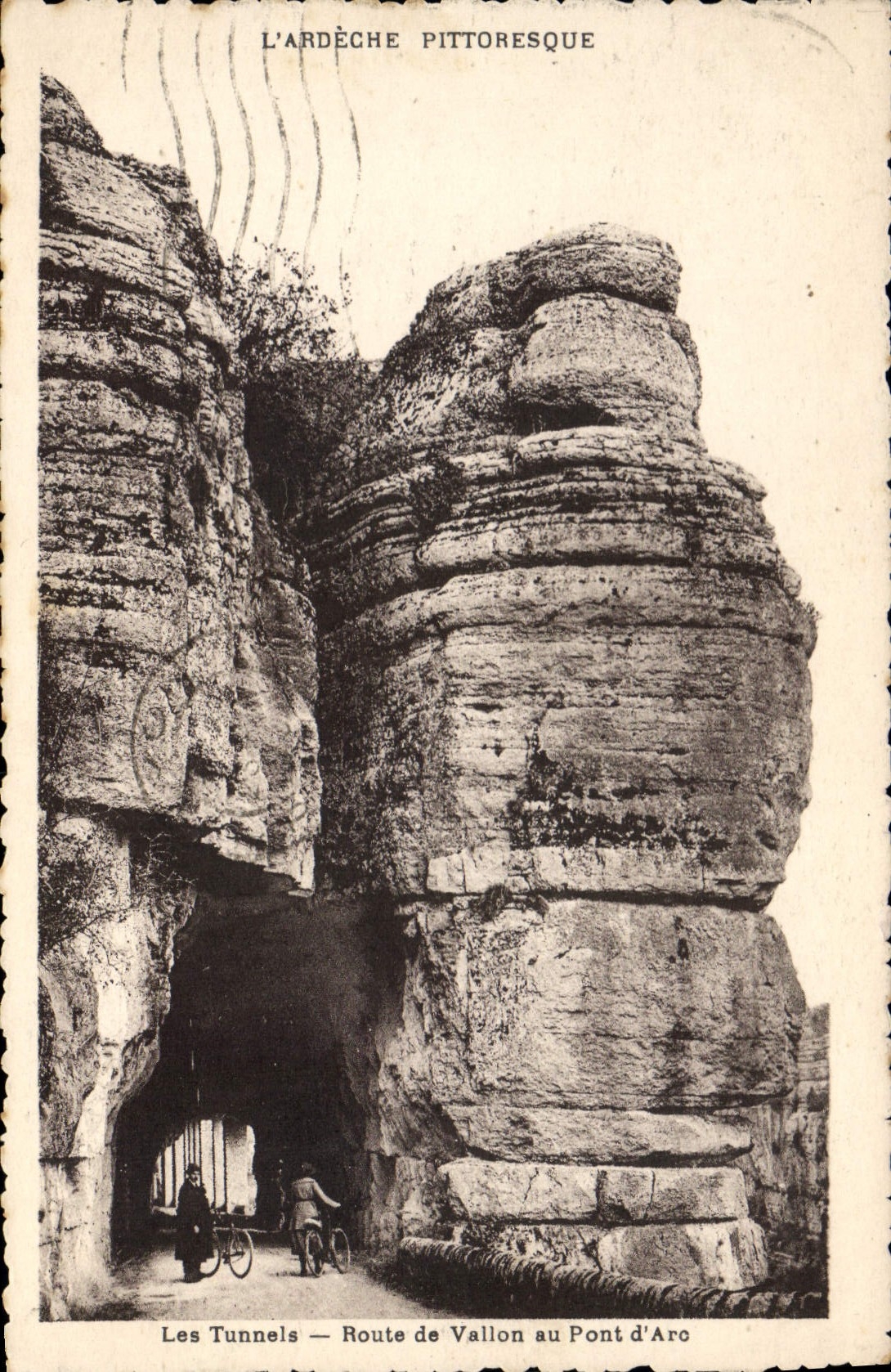 CPA Les Tunnels Route de Vallon au Pont d'Arc