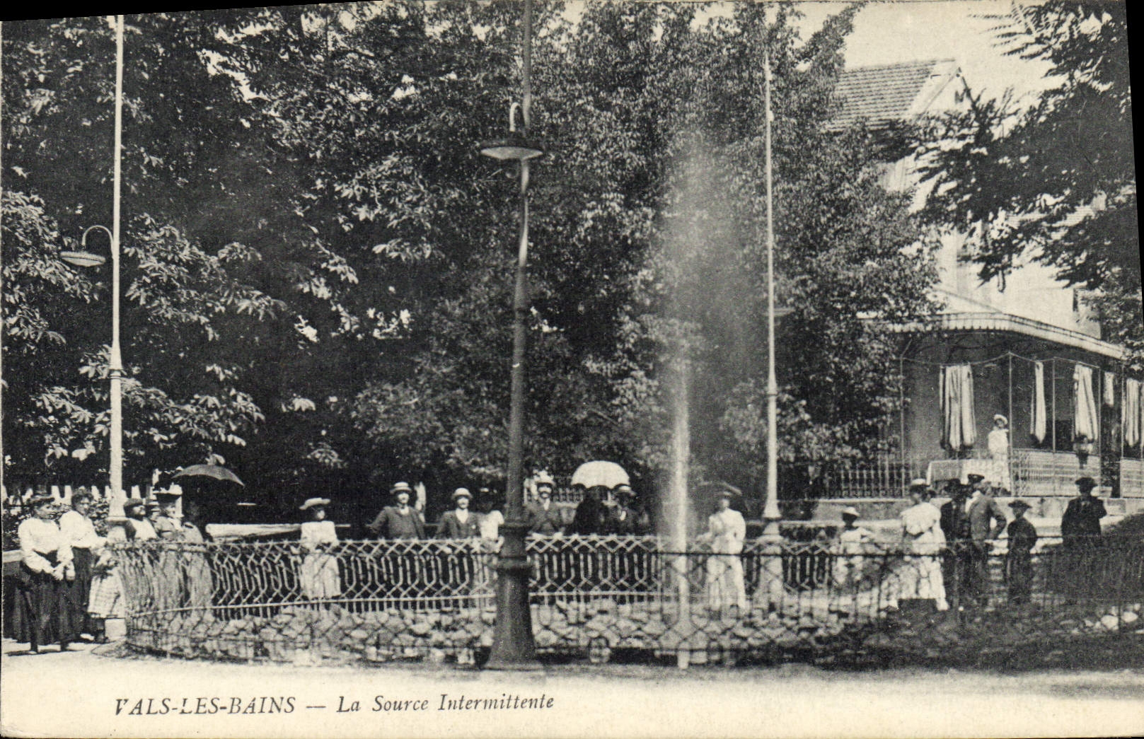 CPA Vals les Bains La Source Intermittente 