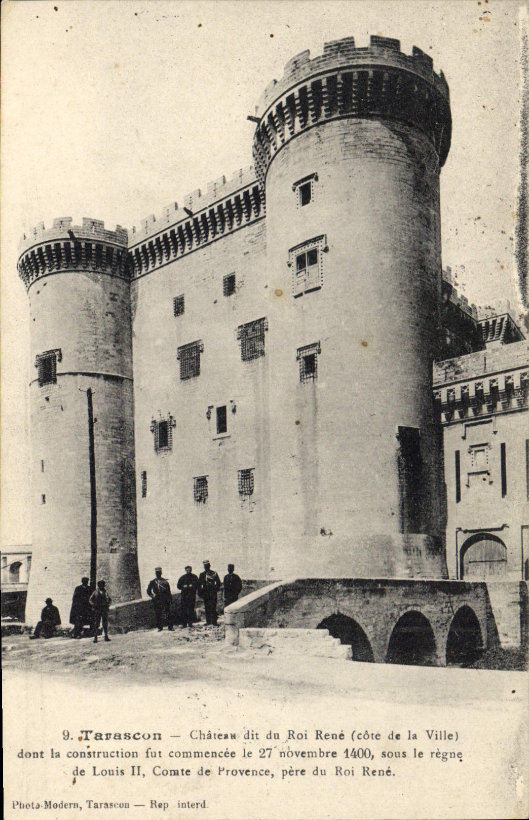 CPA Tarascon Chateau dit du Roi Rene Cote de la Ville