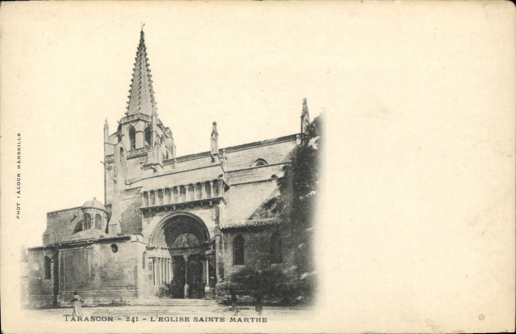 CPA Tarascon L'Eglise Sainte Marthe 