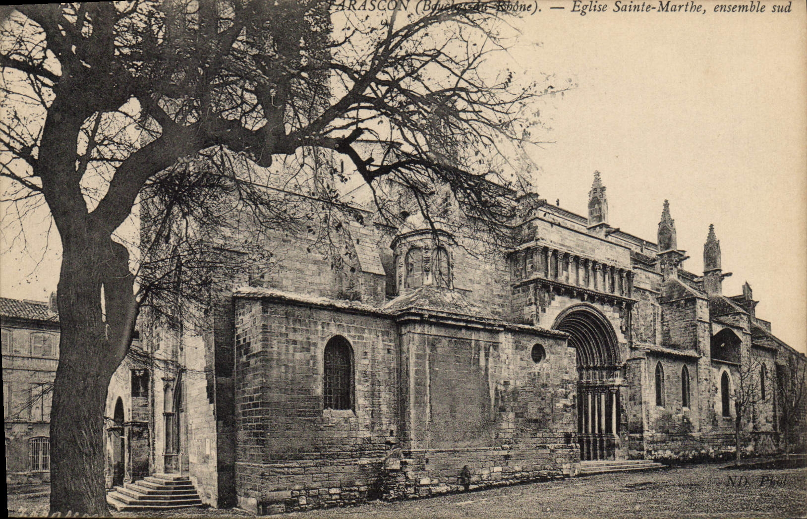 CPA Tarascon B du R Eglise Sainte Marthe ensemble sud