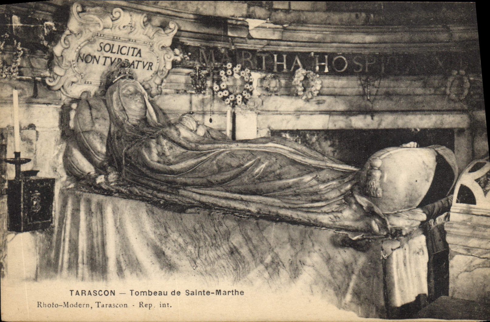 CPA Tarascon Tombeau de Sainte Marthe 