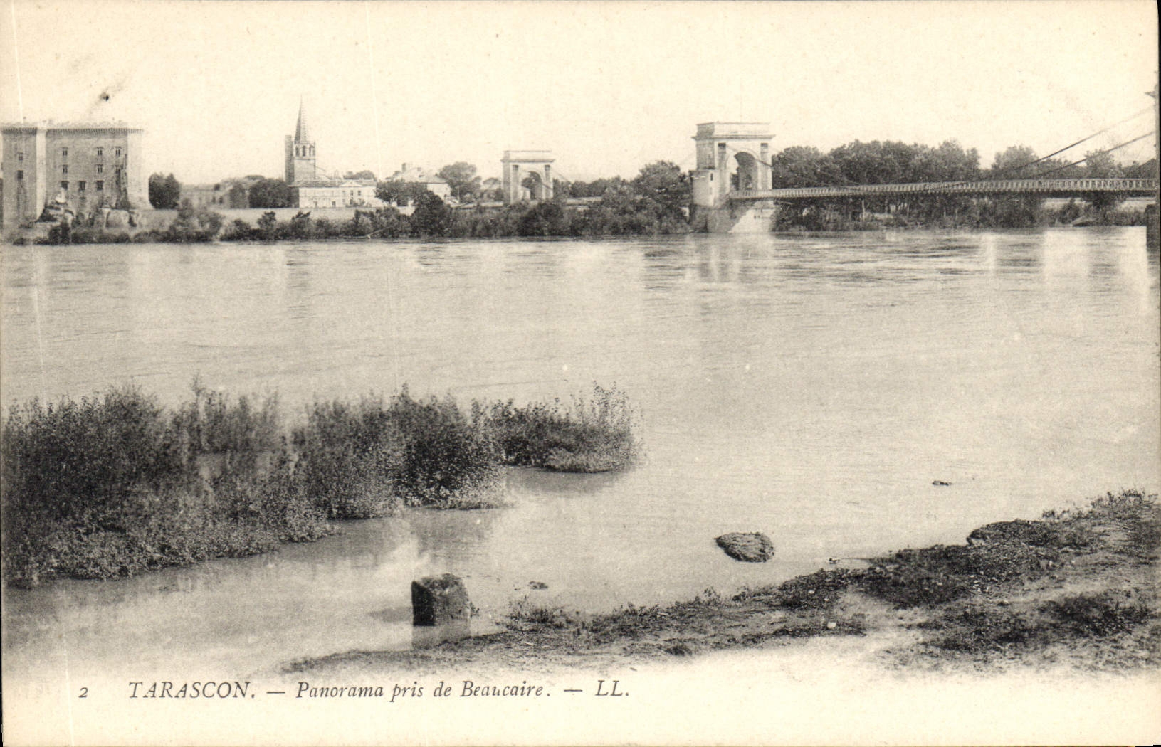 CPA Tarascon Panorama pris de Beacaire