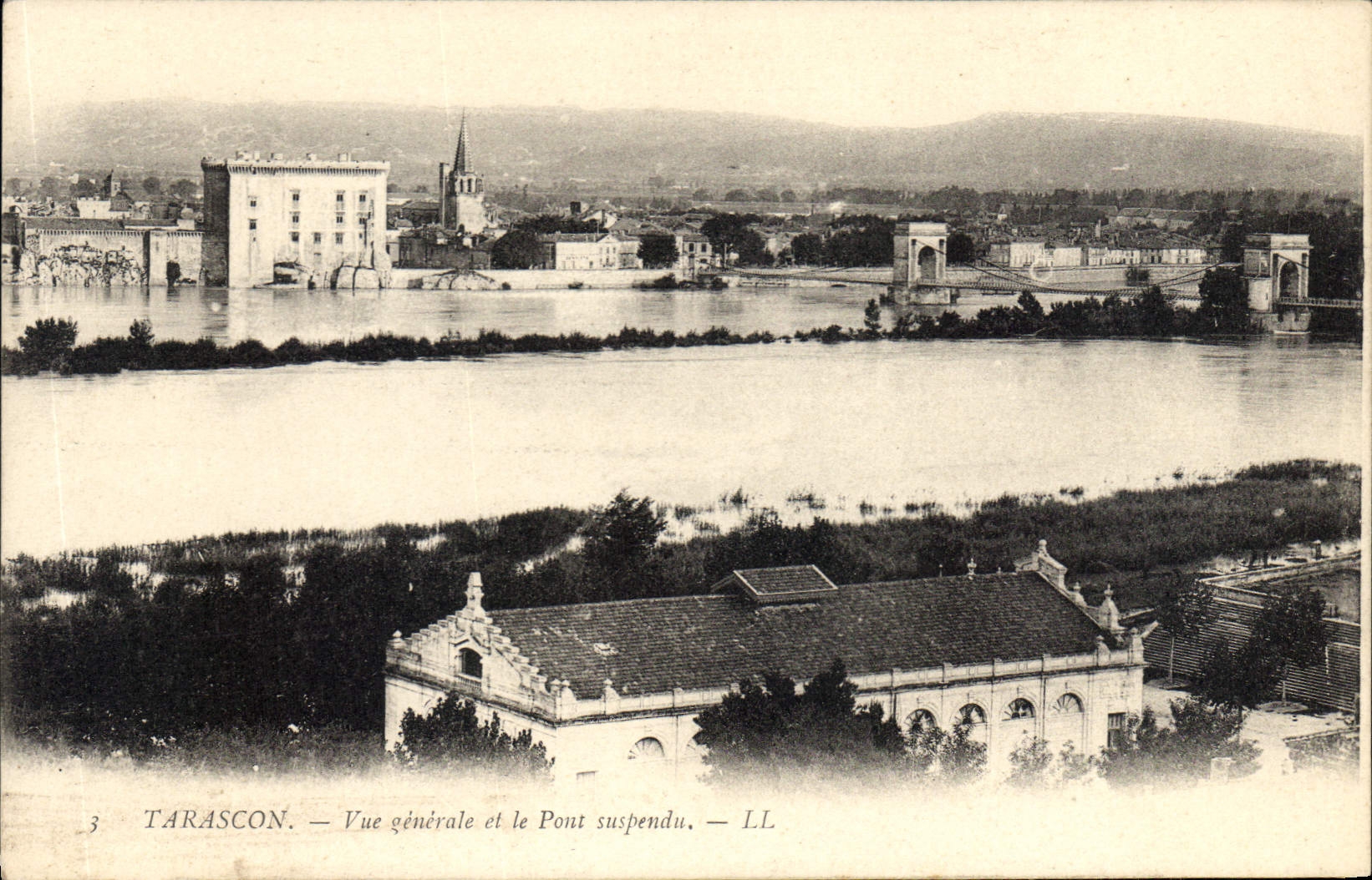 CPA Tarascon Vue generale et le Pont suspendu 