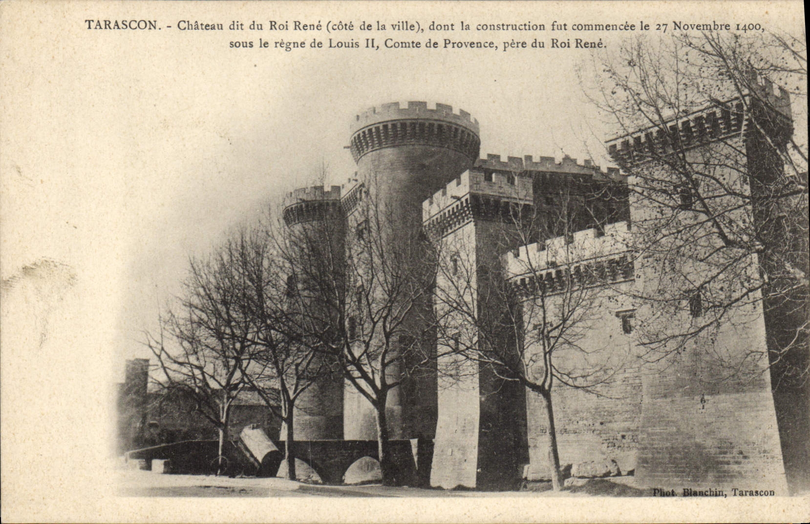 CPA Tarascon Chateau dit du Roi Rene Cote de la Ville