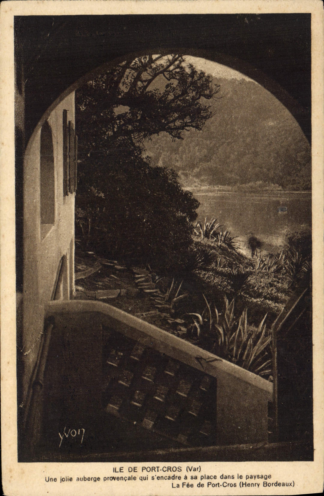 CPA Ile de Port Cros Une Jolie auberge provencale qui s'encadre a sa place dans le paysage