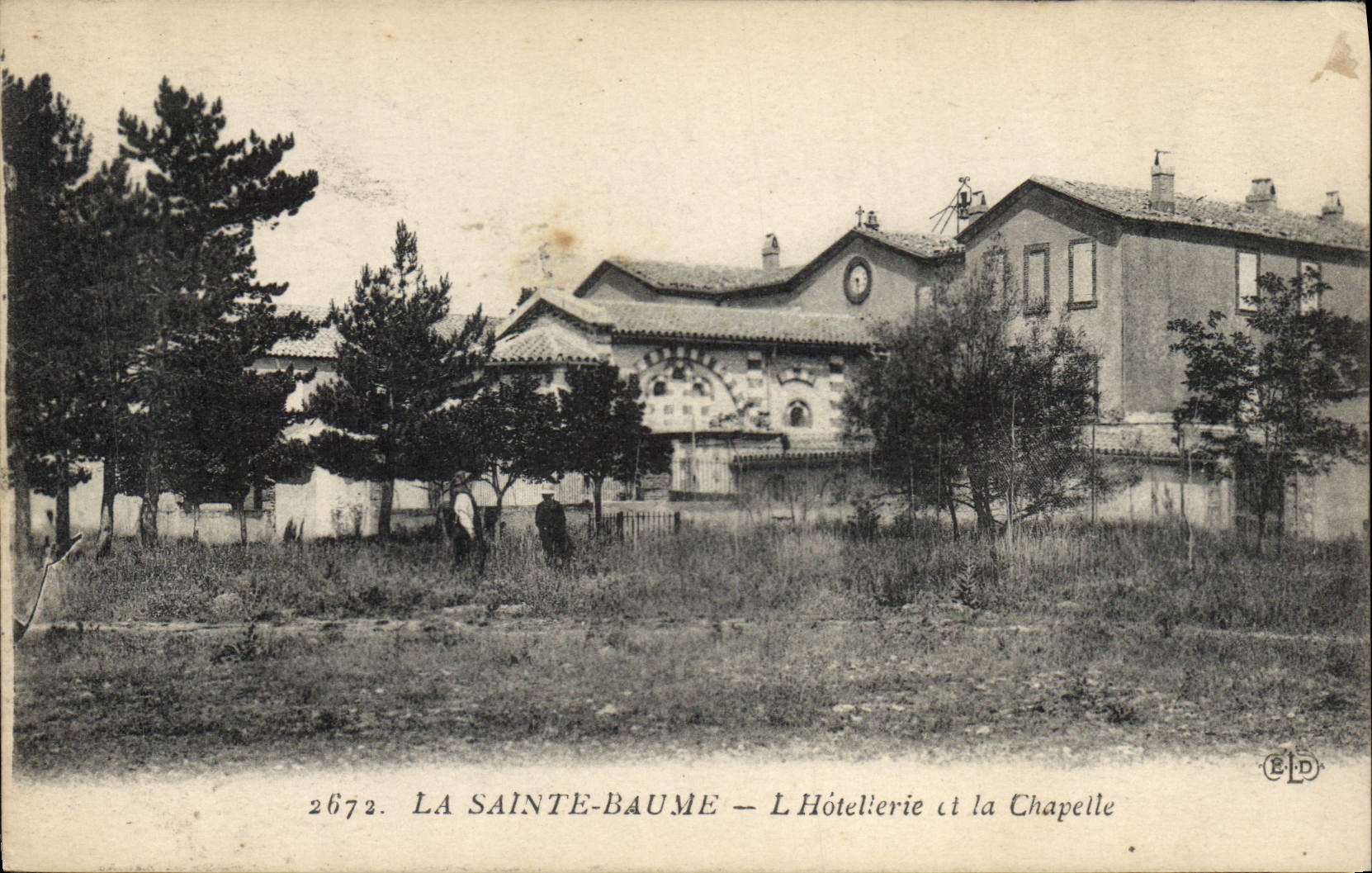 CPA La Sainte Baume L'Hotellerie et la Chapelle 