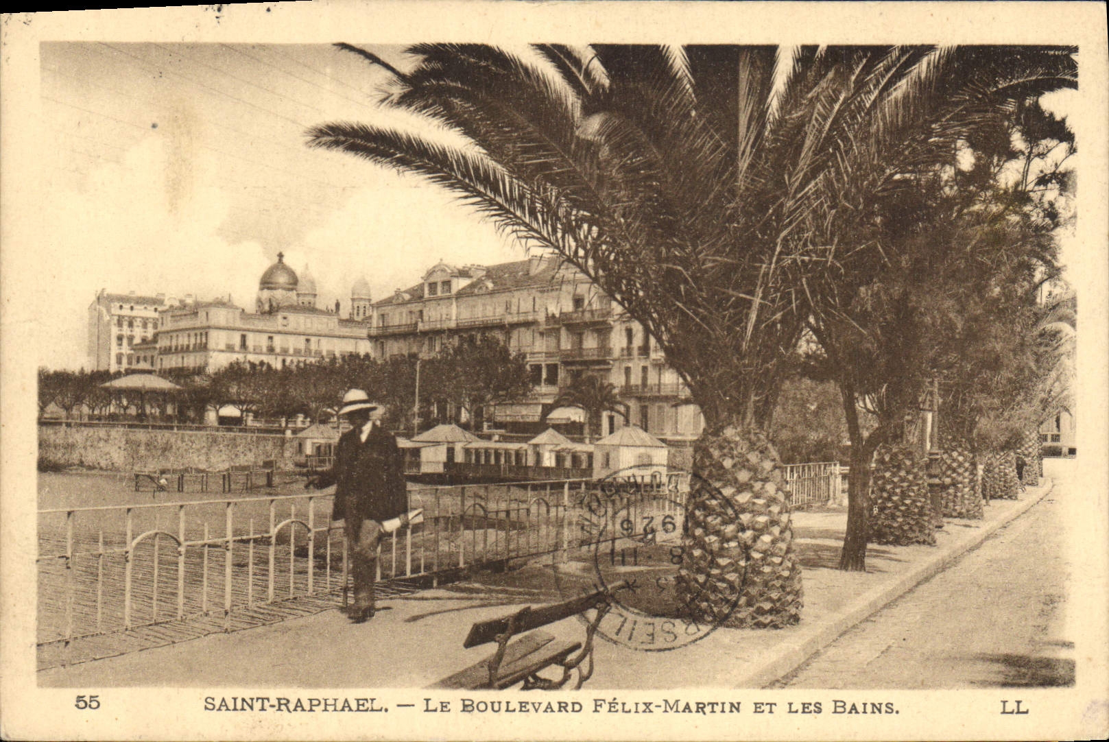 CPA Saint Raphael Le Boulevard Felix Martin et Les Bains