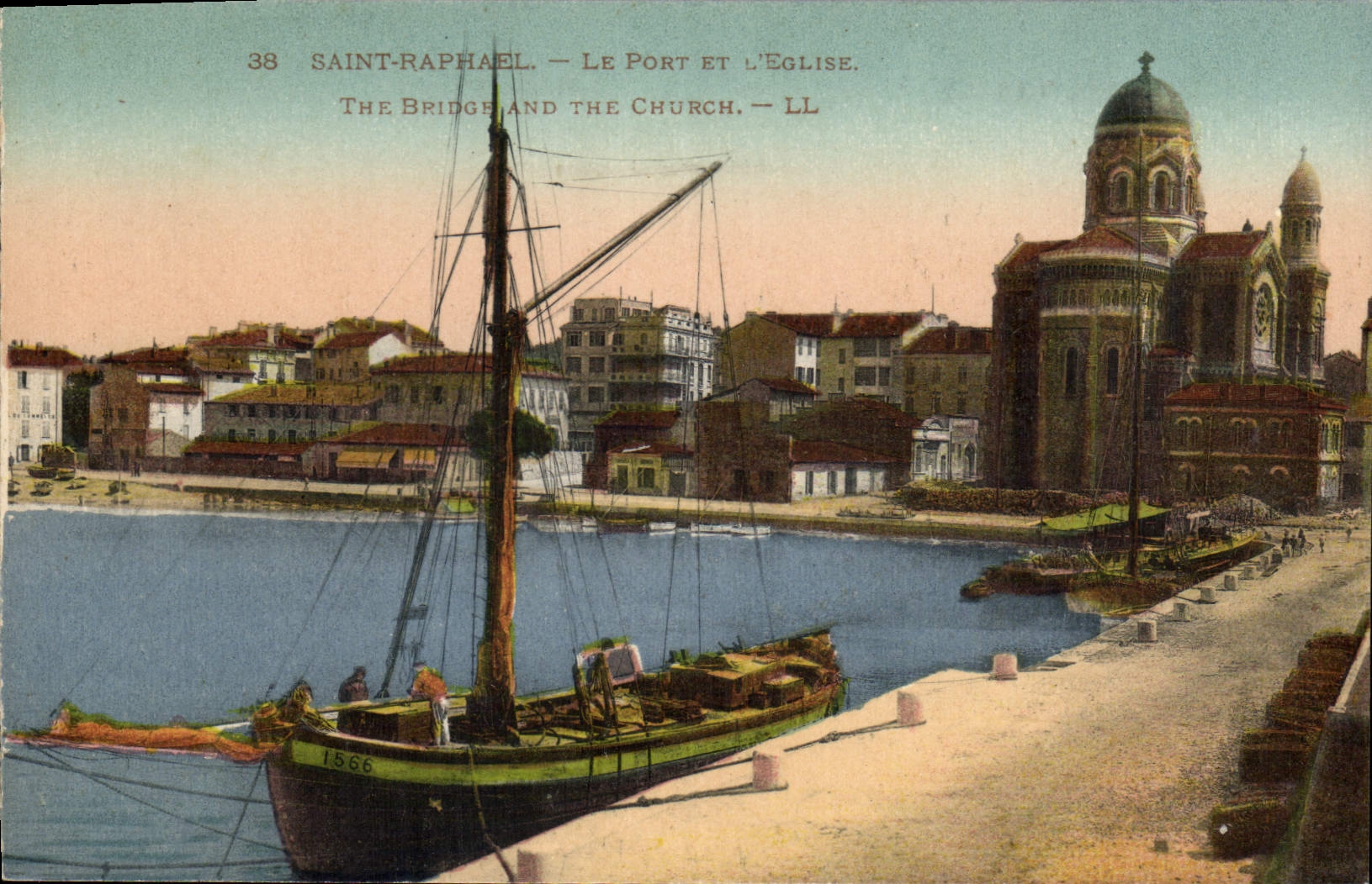 CPA Saint Raphael le Port et l'eglise