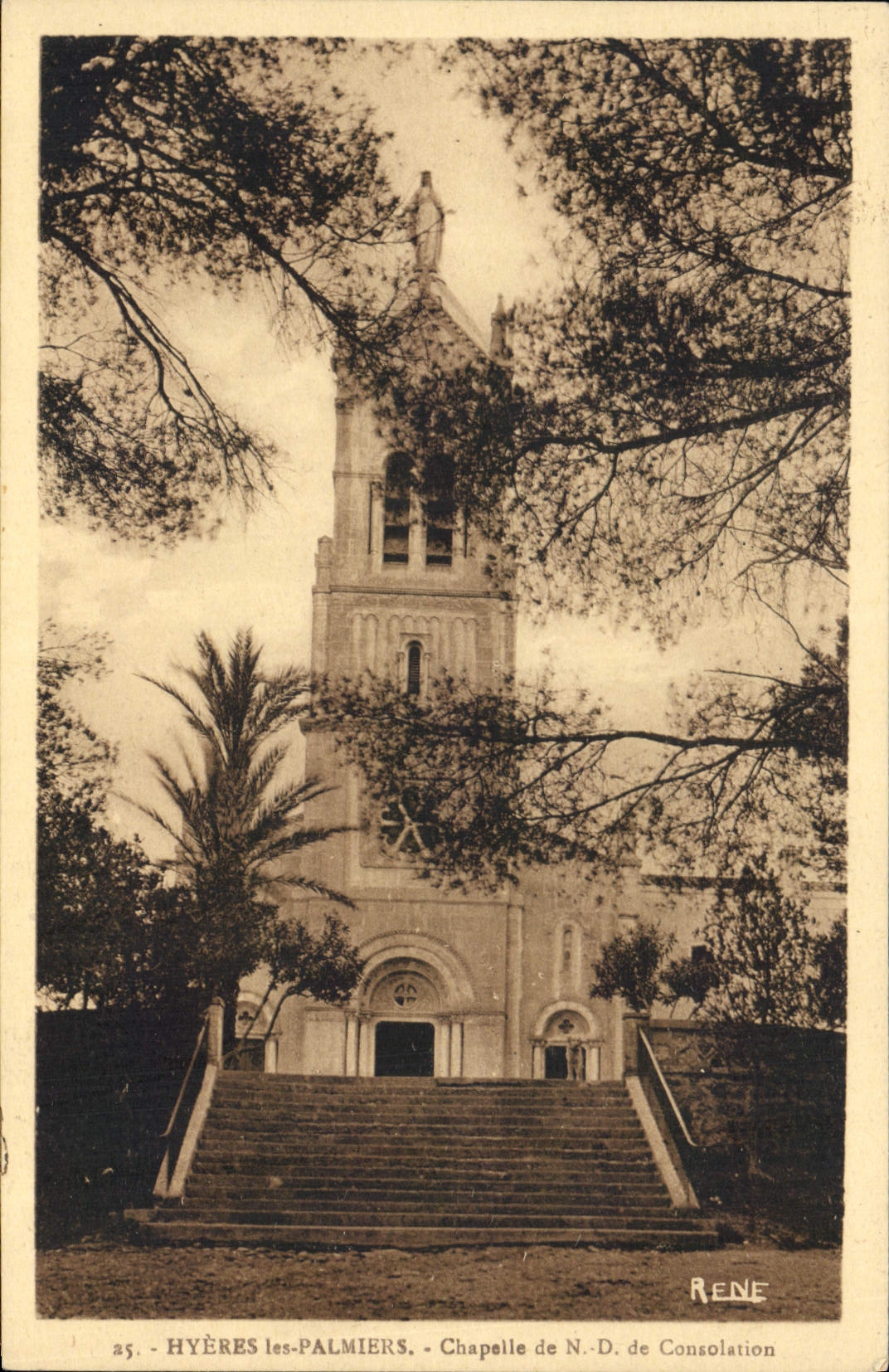 CPA Hyeres les Palmiers Chapelle de N D de Consolation