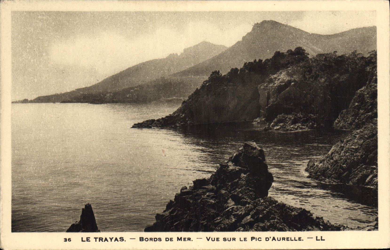 CPA Le Trayas Bords de Mer vue sur le Pic d'Aurelle 