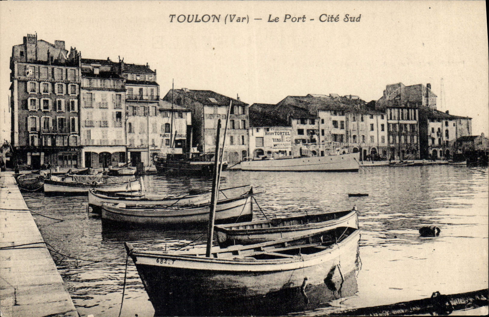 CPA Toulon Var le Port Cite Sud Bateaux