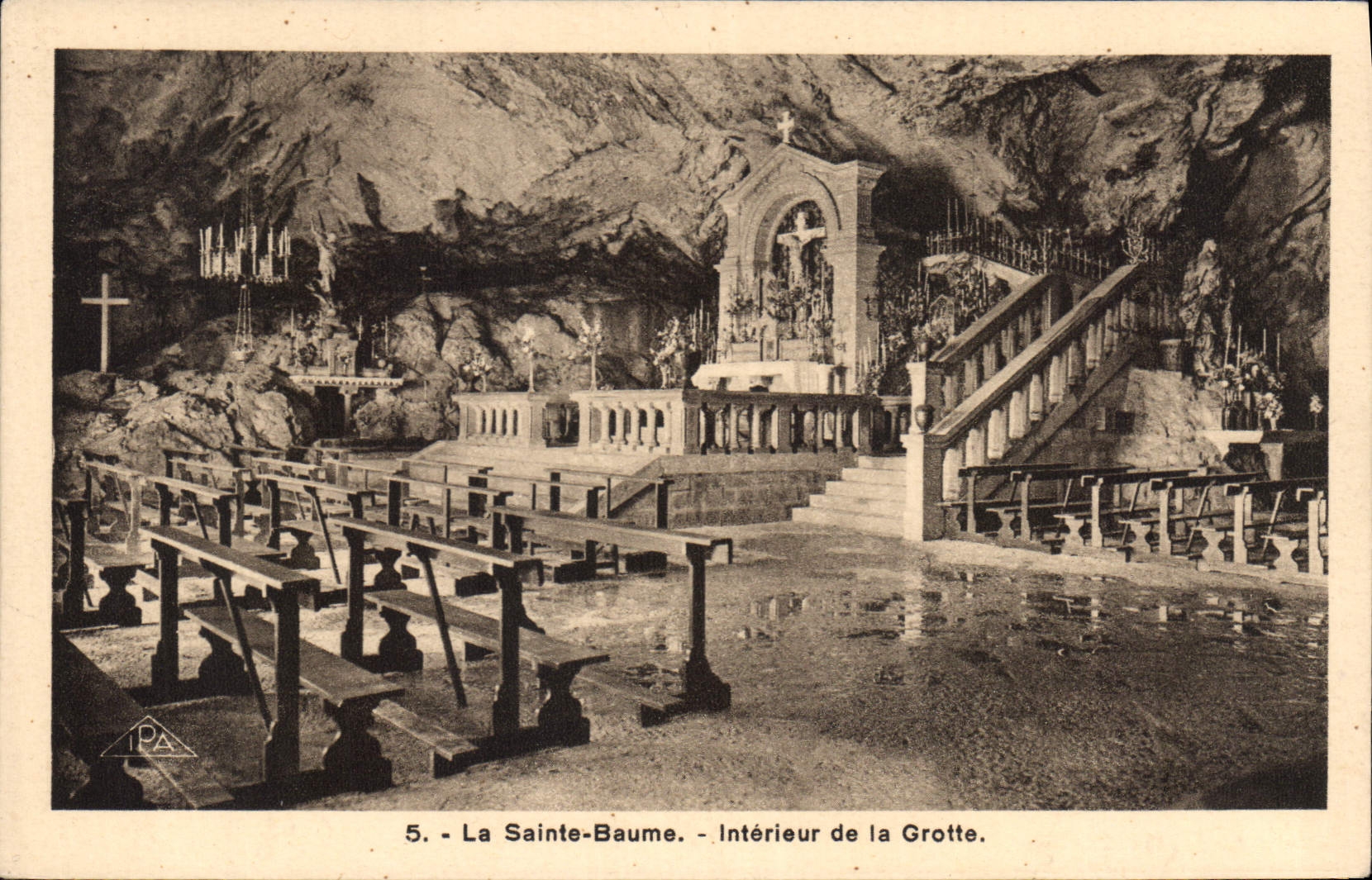 CPA La Sainte Baume interieur de la Grotte 