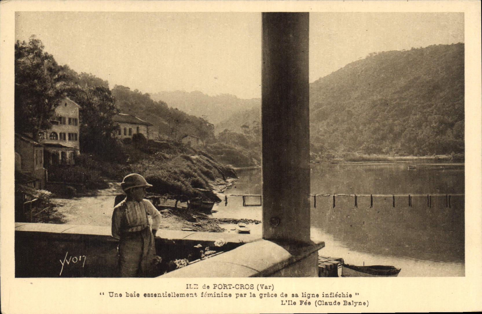 CPA Ile de Port Cros Var une baie essentiellement feminine par la grace de sa ligne inflechie l'Ile 