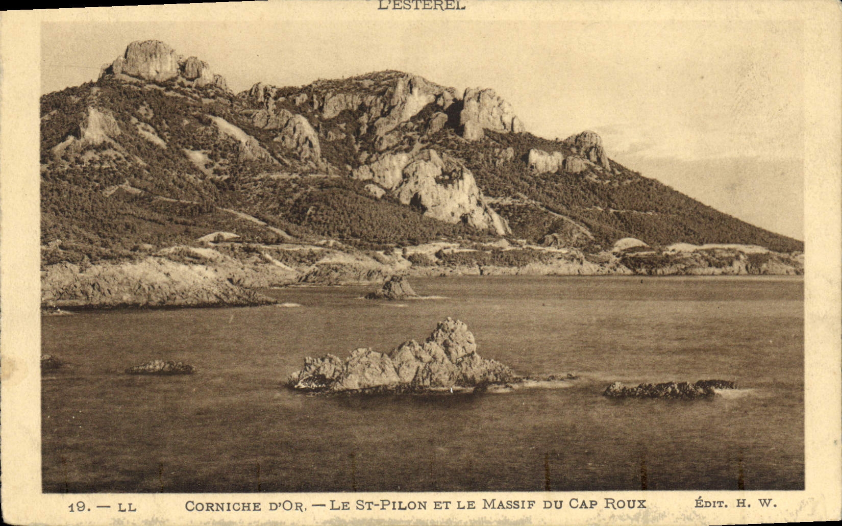 CPA Corniche d'Or Le St Pilon et le Massif du Cap Roux 