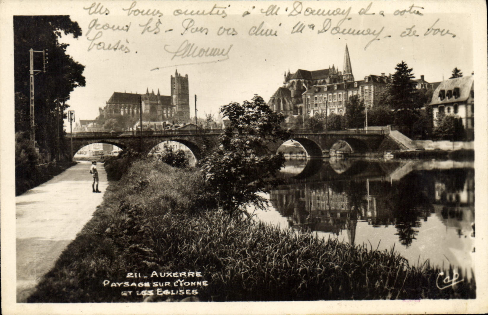 CPA Auxerre Pausage sur l'Yonne et les Eglises 