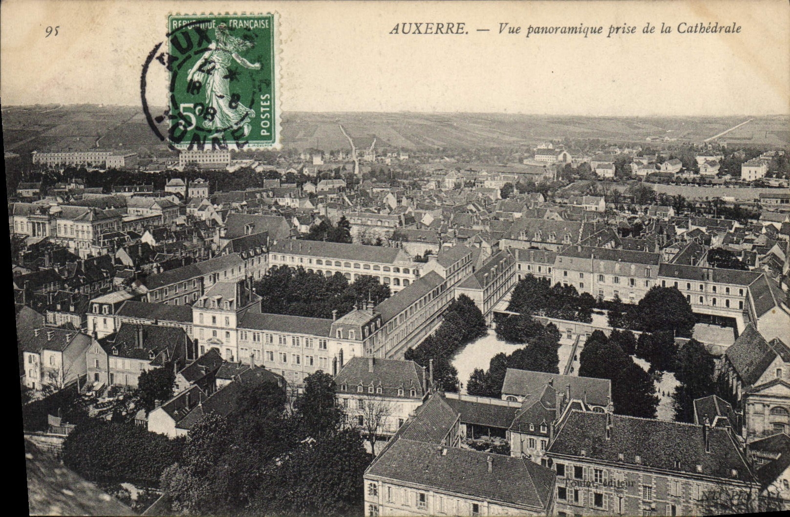 CPA Auxerre vue panoramique prise de la Cathedrale 
