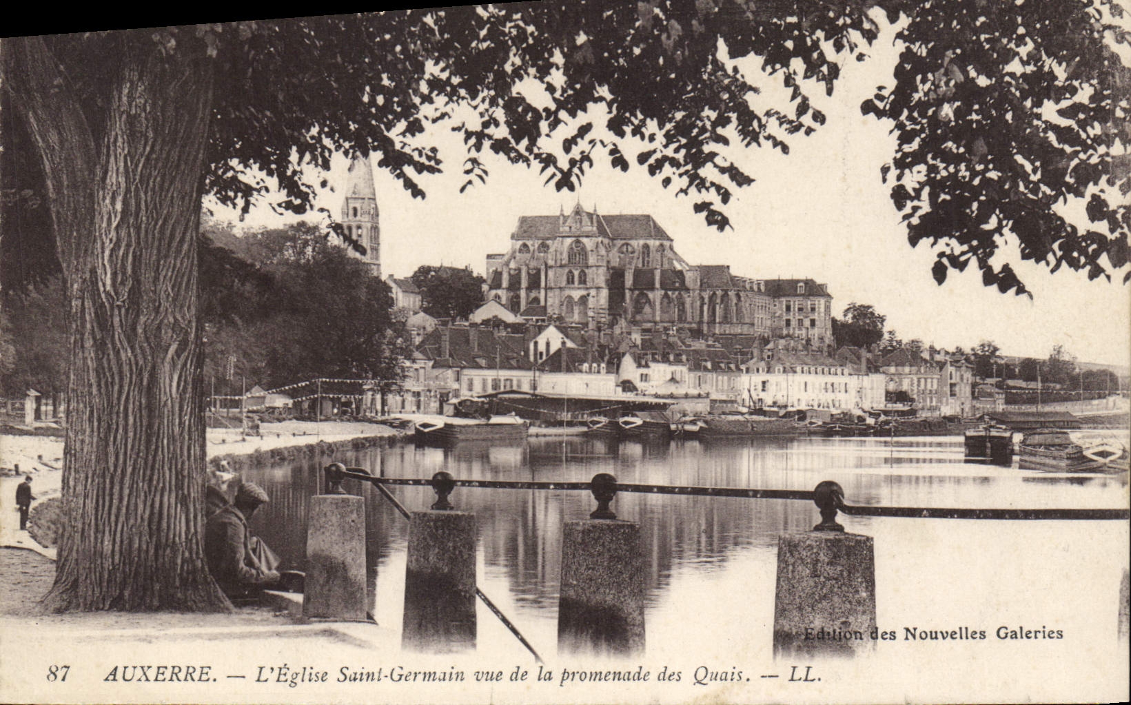 CPA Auxerre L'eglise Saint Germain vue de la promenade des Quais 