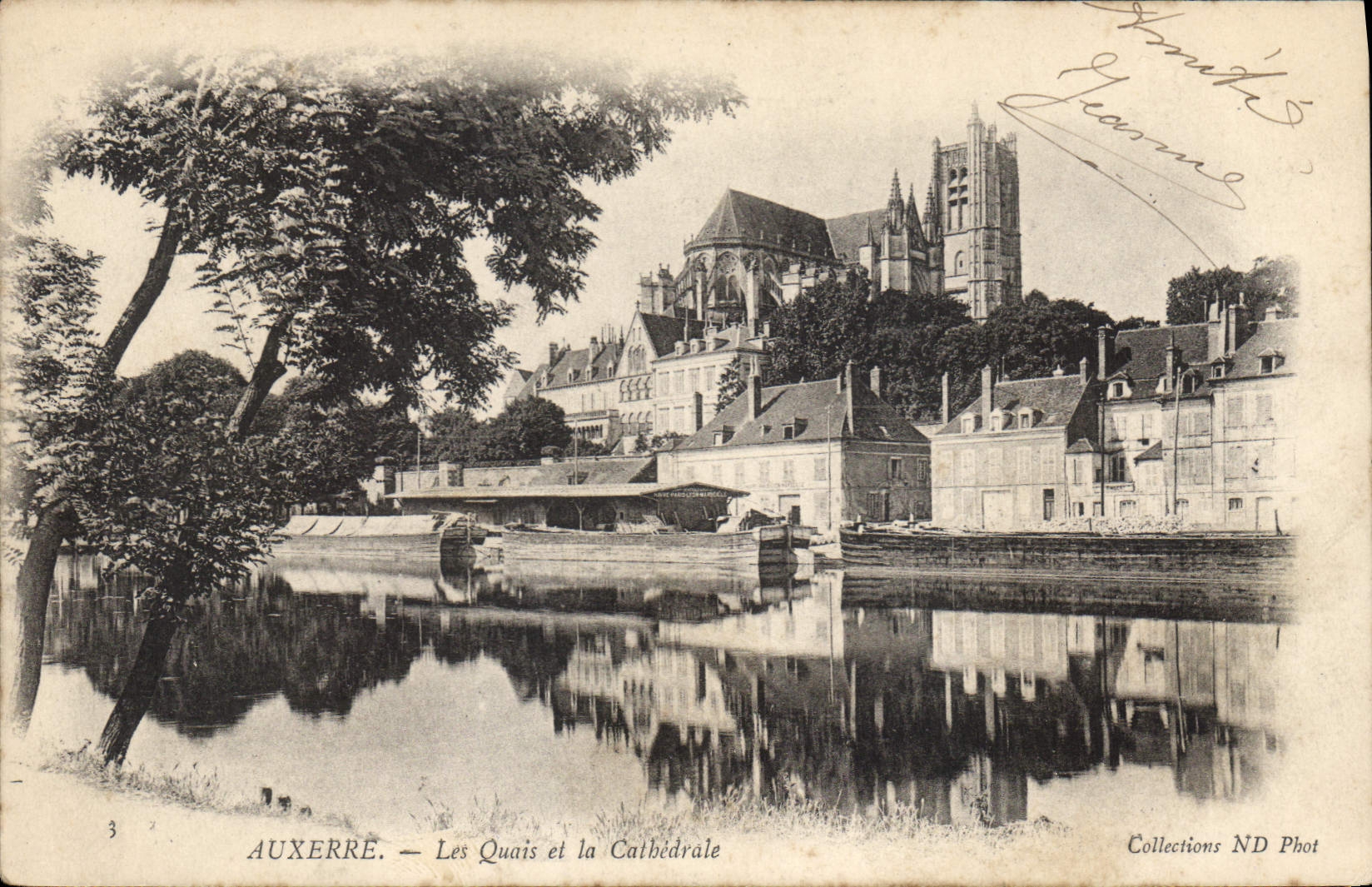 CPA Auxerre Les Quais et la Cathedrale 