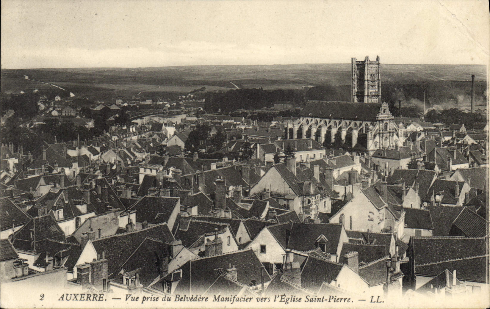 CPA Auxerre vue prise du Belvedere Manifacier vers L'Eglise Saint Pierre 