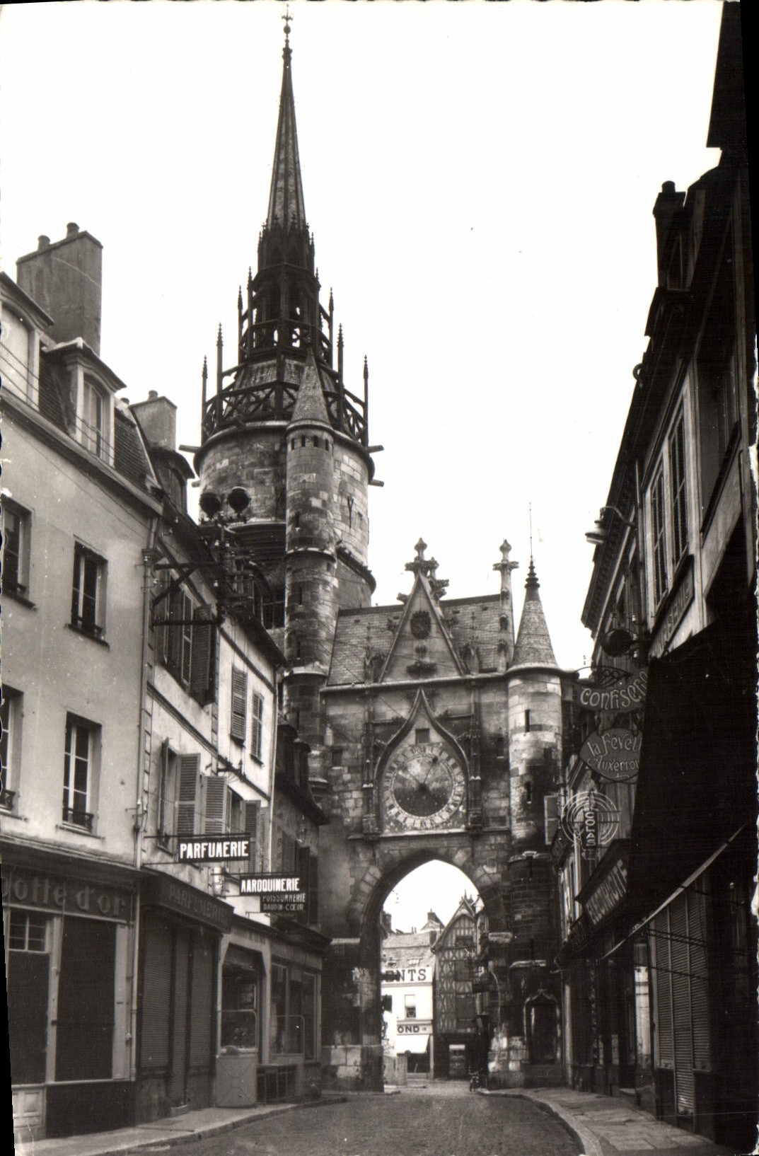 CPA Auxerre Yonne tour de l'Horloge 