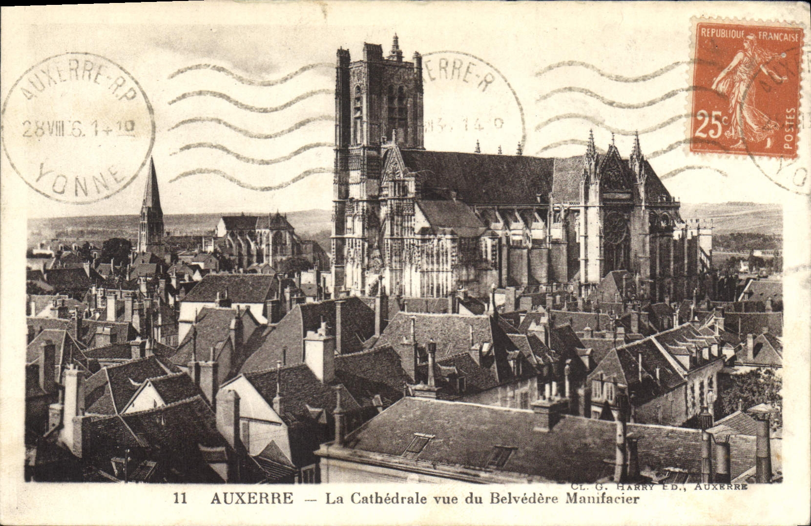 CPA Auxerre la Cathedrale vue du Belvedere Manifacier 