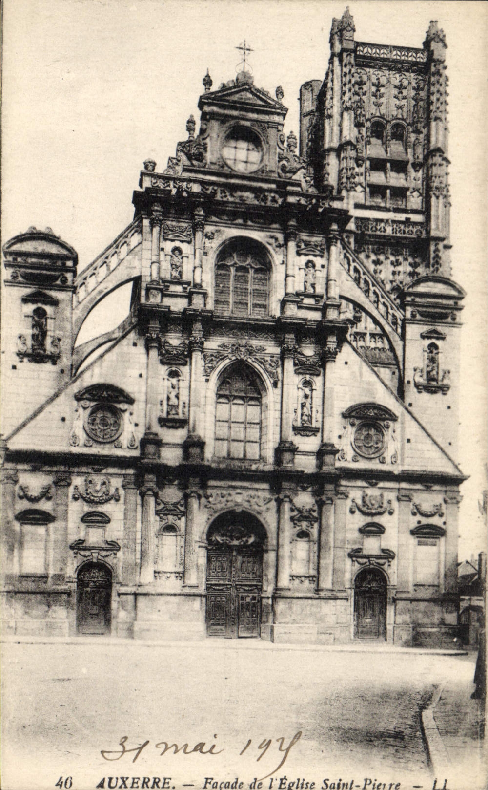 CPA Auxerre Facade de l'Eglise Saint Pierre 