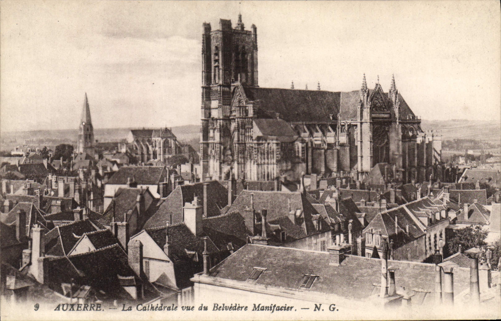 CPA Auxerre la Cathedrale vue du Belvedere Manifacier 