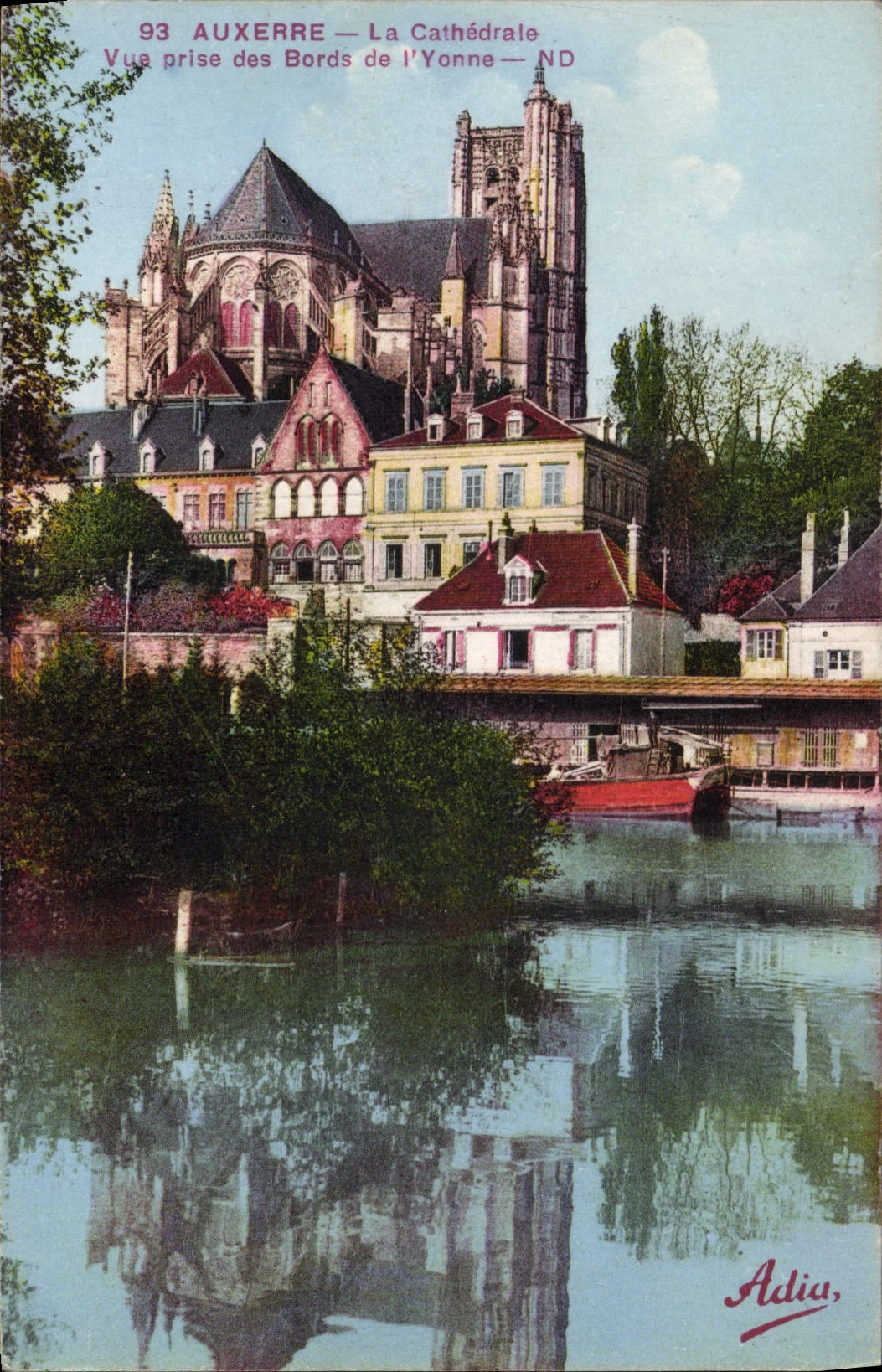 CPA Auxerre la Cathedrale vue prise des Bords de L'Yonne