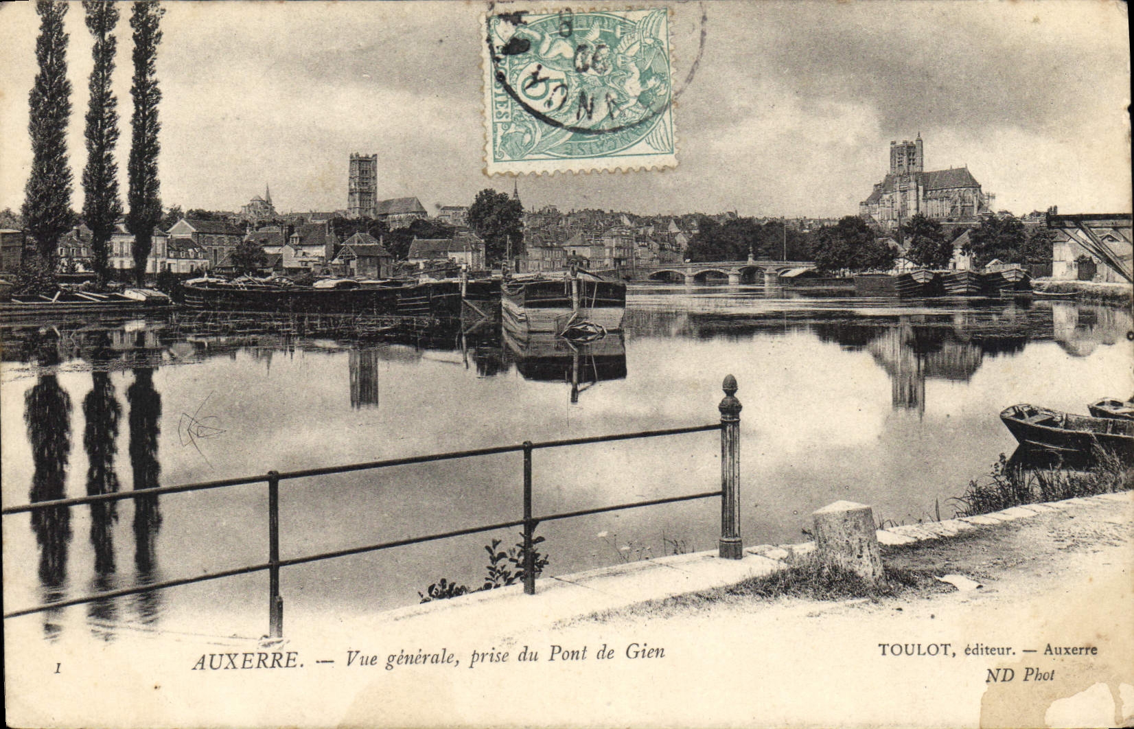 CPA Auxerre vue generale prise du Pont de Gien