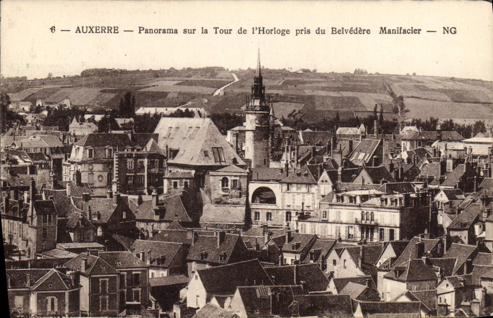 CPA Auxerre Panorama sur la Tour de l'Horloge pris du Belvedere Manifacier 